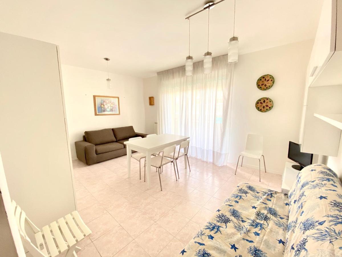 Residence Cristoforo Colombo - Carraro Immobiliare - Family Apartments Caorle Exterior photo