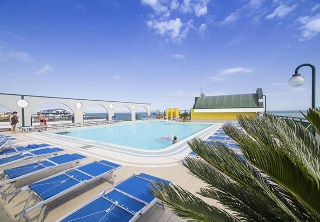 Residence Cristoforo Colombo - Carraro Immobiliare - Family Apartments Caorle Exterior photo